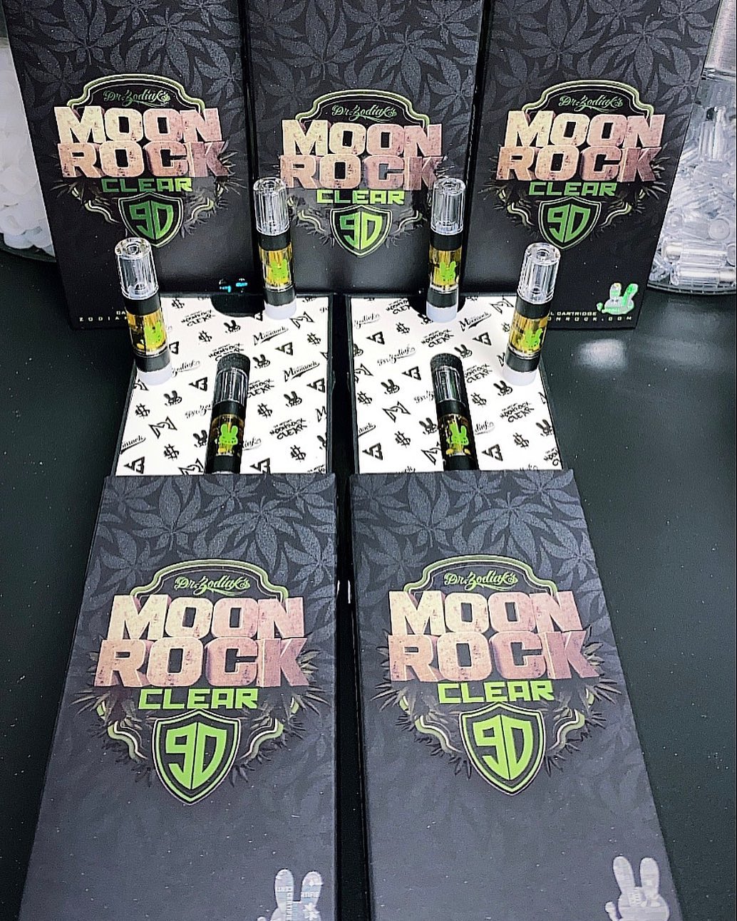 C0C9234E-262B-41EC-94DD-BC97AFEBF068-1.jpeg Moon Rock Clear 90 - Image 1